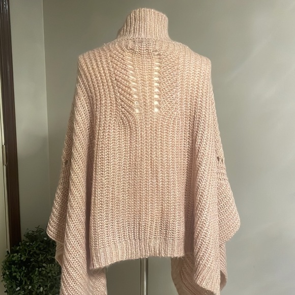 STEVE MADDEN women’s blush pink turtleneck sweater poncho open arms OSFit most - Picture 9 of 13